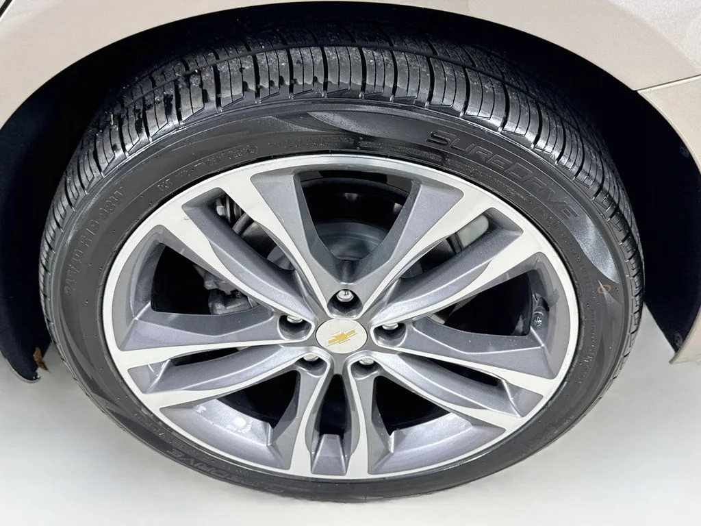 Used 2025 Gray Chevrolet LT image 38