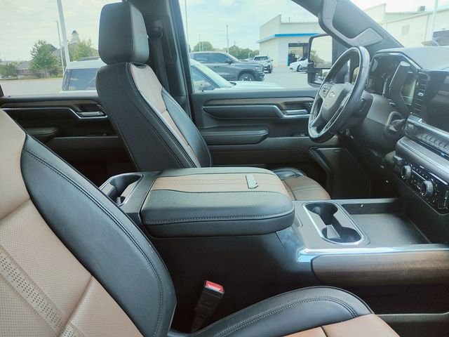Used 2024 White Chevrolet High Country image 5