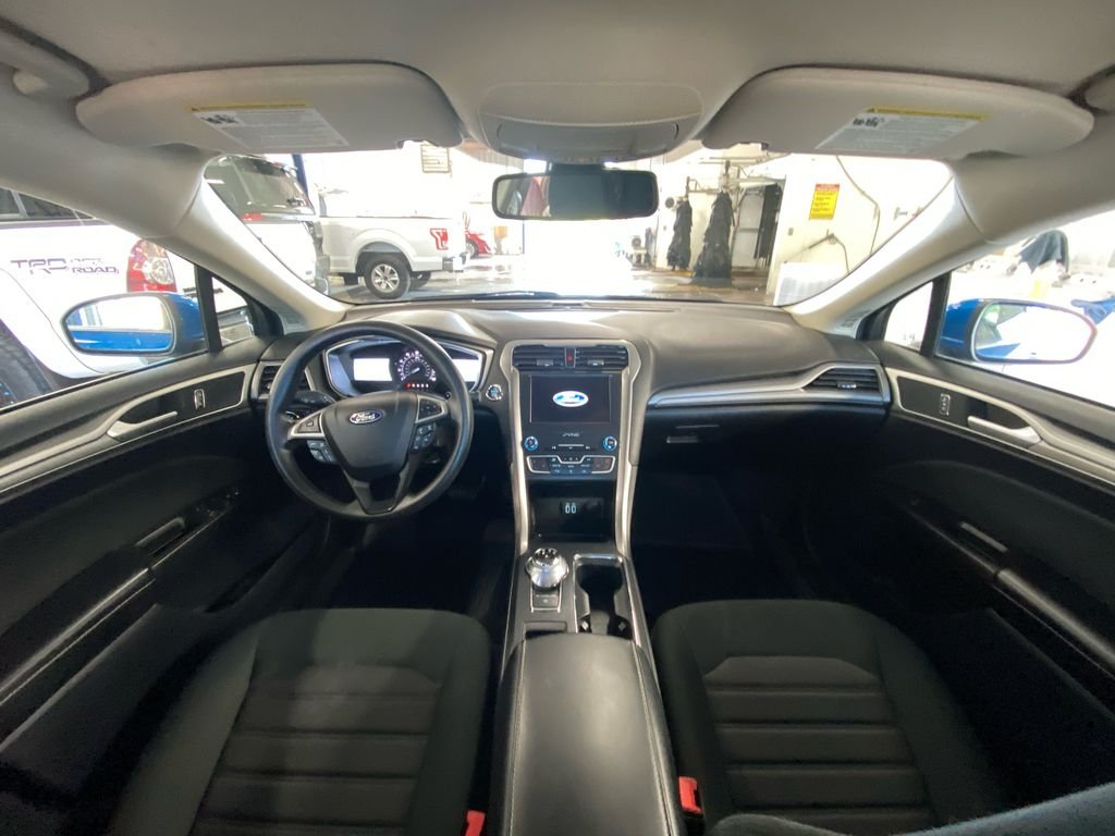 Used 2020 Blue Ford SE image 9