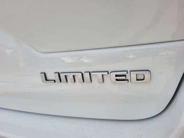 New 2026 Bright White Clear-Coat Exterior Paint Jeep Limited image 13