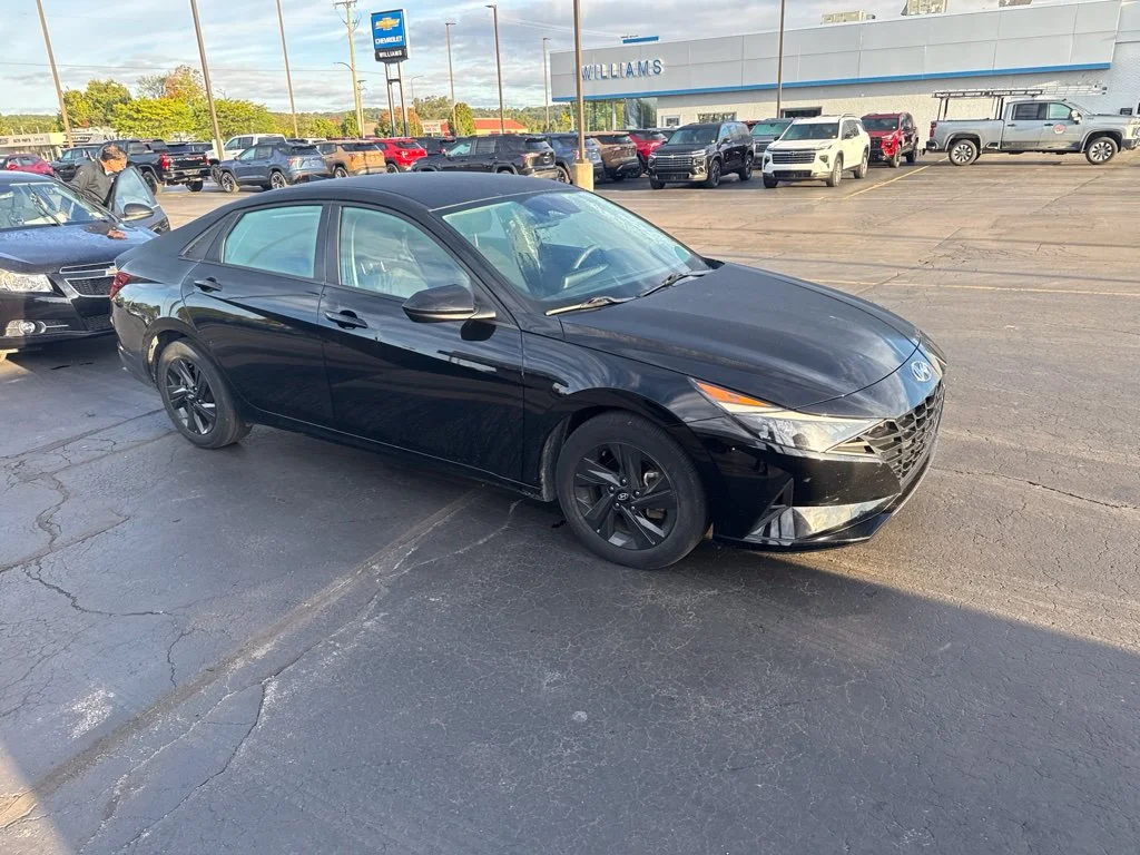 Used 2021 Phantom Black Hyundai SEL image 9