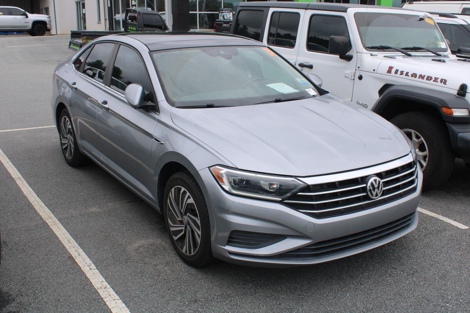 Used 2021 Pyrite Silver Metallic Volkswagen SEL image 3