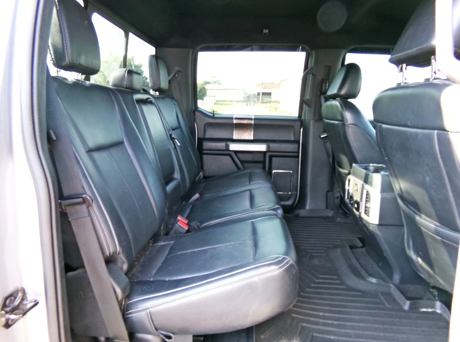Used 2022 Iconic Silver/Carbonized Gray Ford Lariat image 14