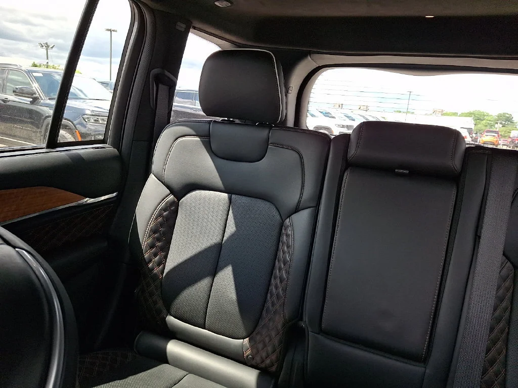Used 2023 Diamond Black Crystal Pearlcoat Jeep Summit Reserve image 19