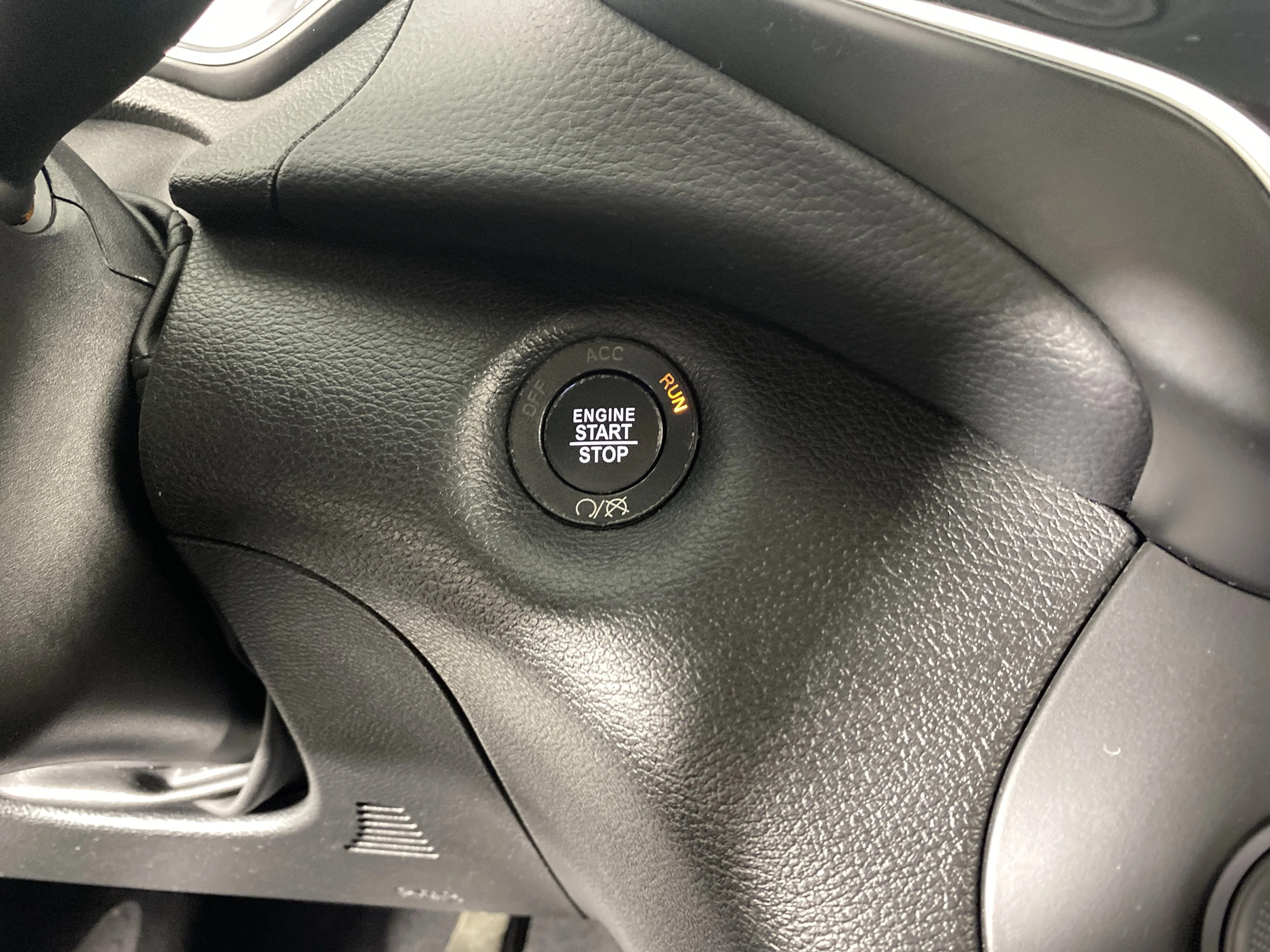 Used 2020 Bright White Clearcoat Jeep Limited image 25