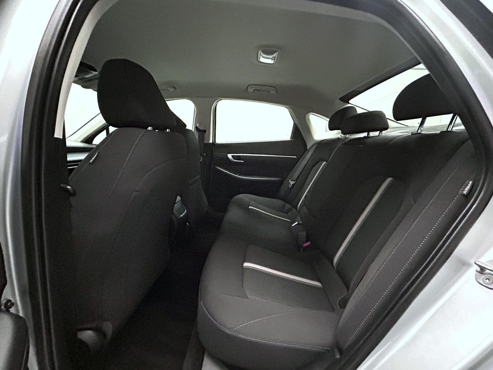 Used 2025 Silver Hyundai SEL image 19