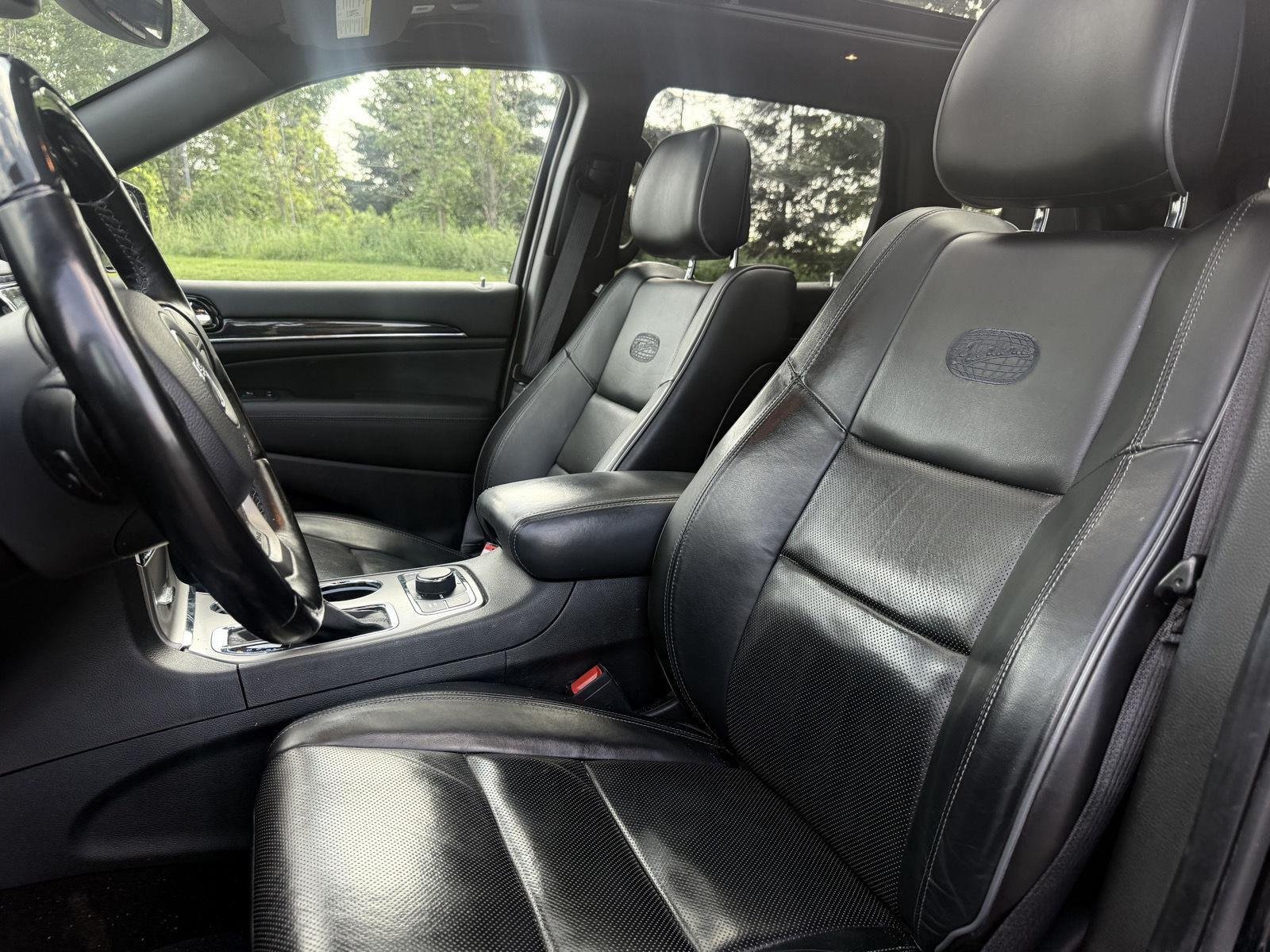 Used 2020 Diamond Black Crystal Pearlcoat Jeep Overland image 8