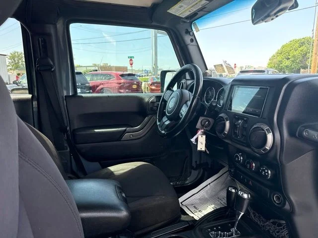 Used 2014 Gray Jeep Unlimited Sport image 25