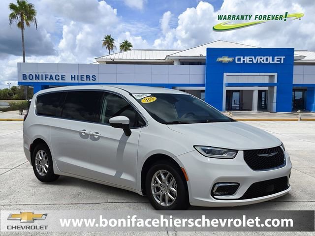 2023 Chrysler Pacifica Touring L's photo