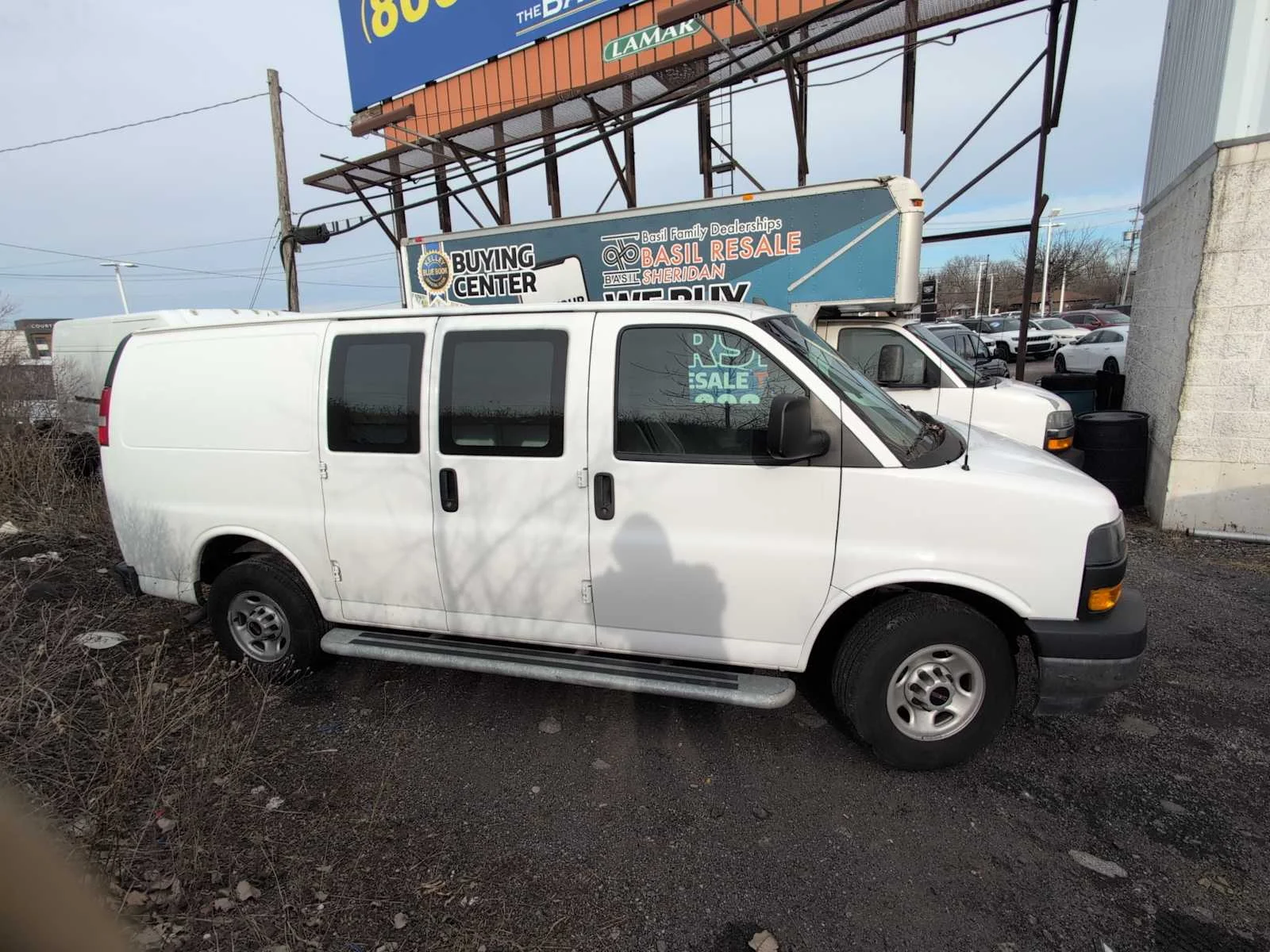 Used 2023 Summit White GMC  image 7