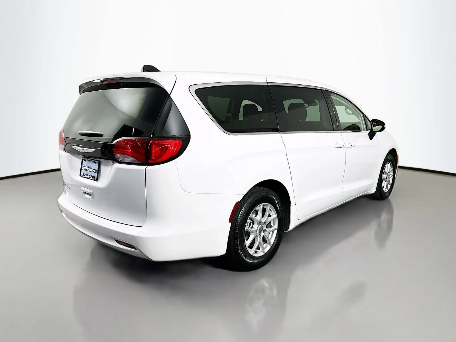 Used 2023 White Chrysler LX image 8