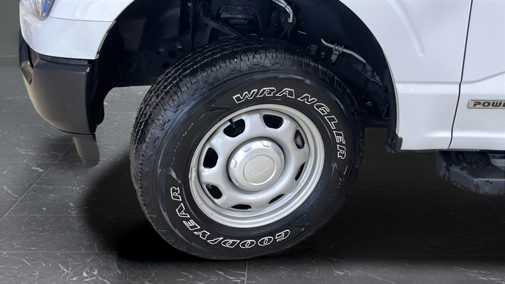 Used 2022 Oxford White Ford XL image 30
