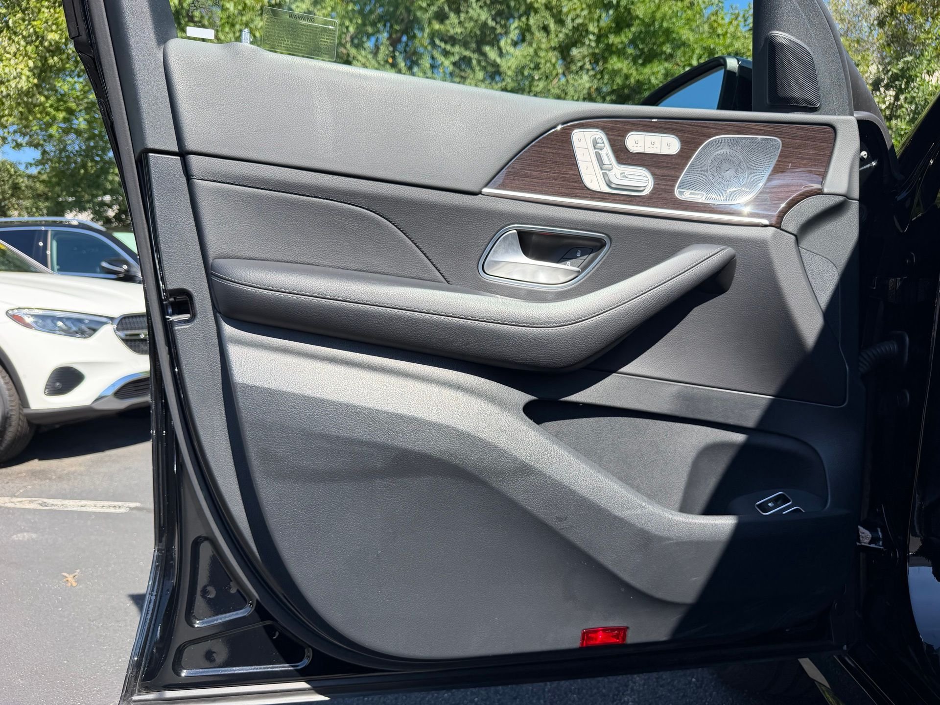 Certified Used 2025 Black Mercedes-Benz GLE 450e image 4