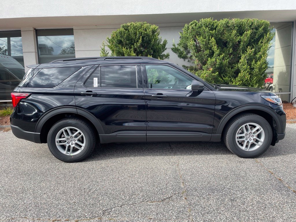 New 2027 Agate Black Metallic Ford Active image 6