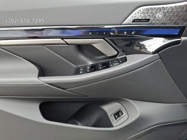 New 2027 Carbon Black Metallic BMW 550e xDrive image 11