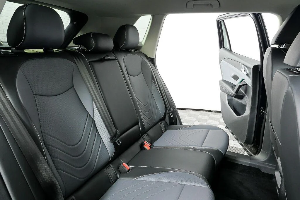 New 2026 Deep Black Pearl Volkswagen SE image 23