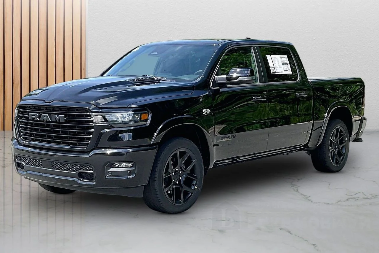 New 2026 Diamond Black Crystal Pearl-Coat Exterior Paint RAM Laramie image 4