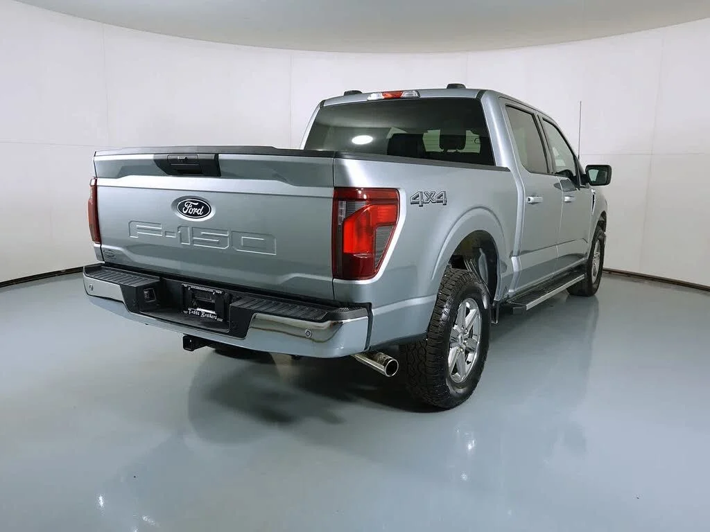 Used 2025 Silver Metallic Ford XLT image 3