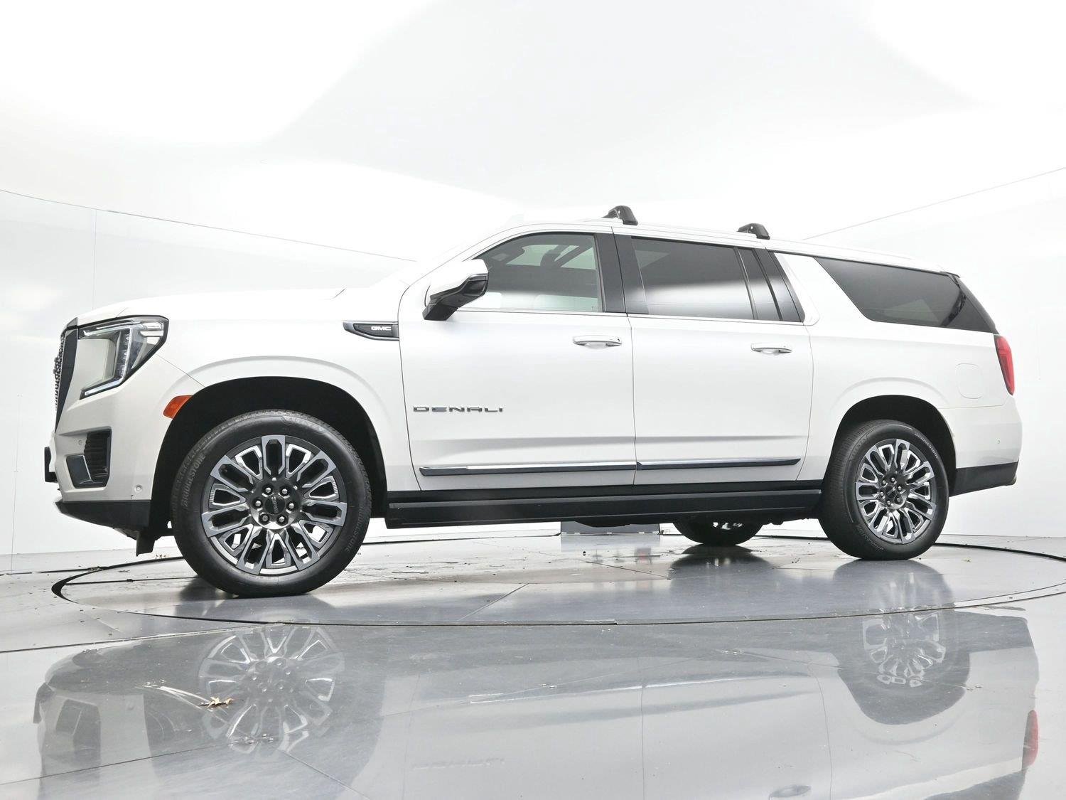 Used 2023 WHITE FROST TRICOAT GMC Denali Ultimate image 51