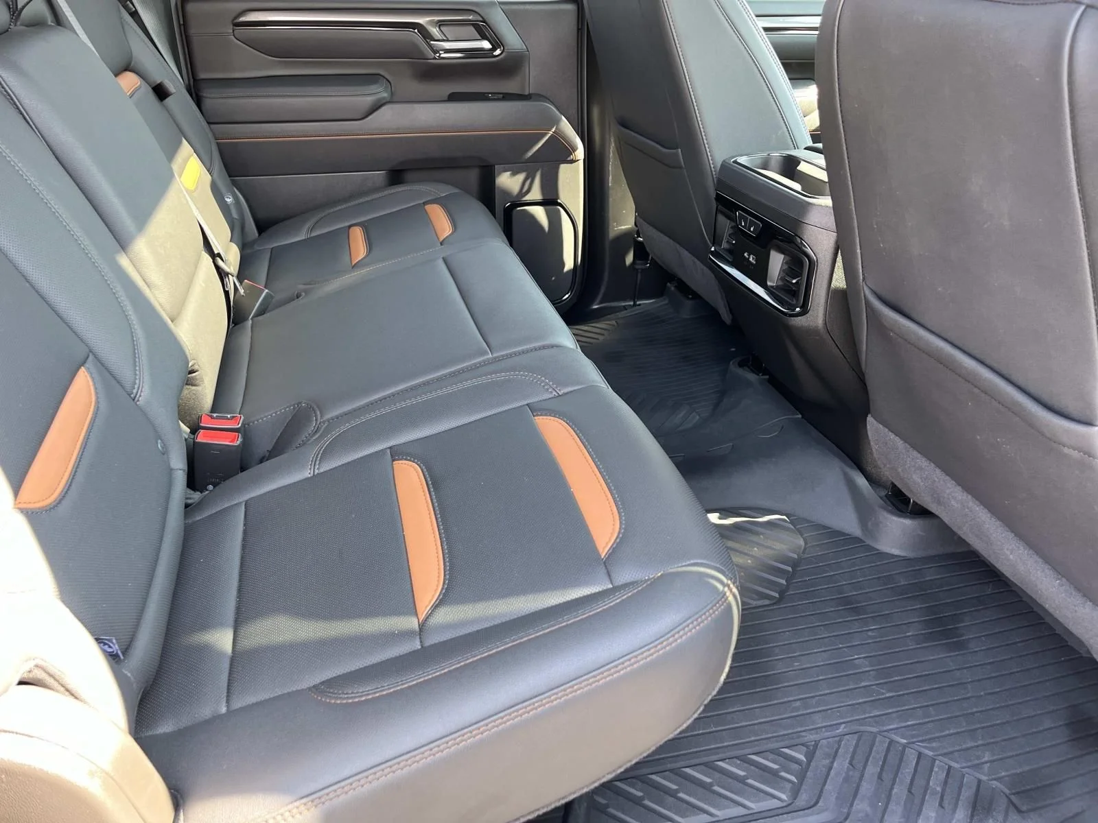 Used 2025 White GMC AT4 image 21