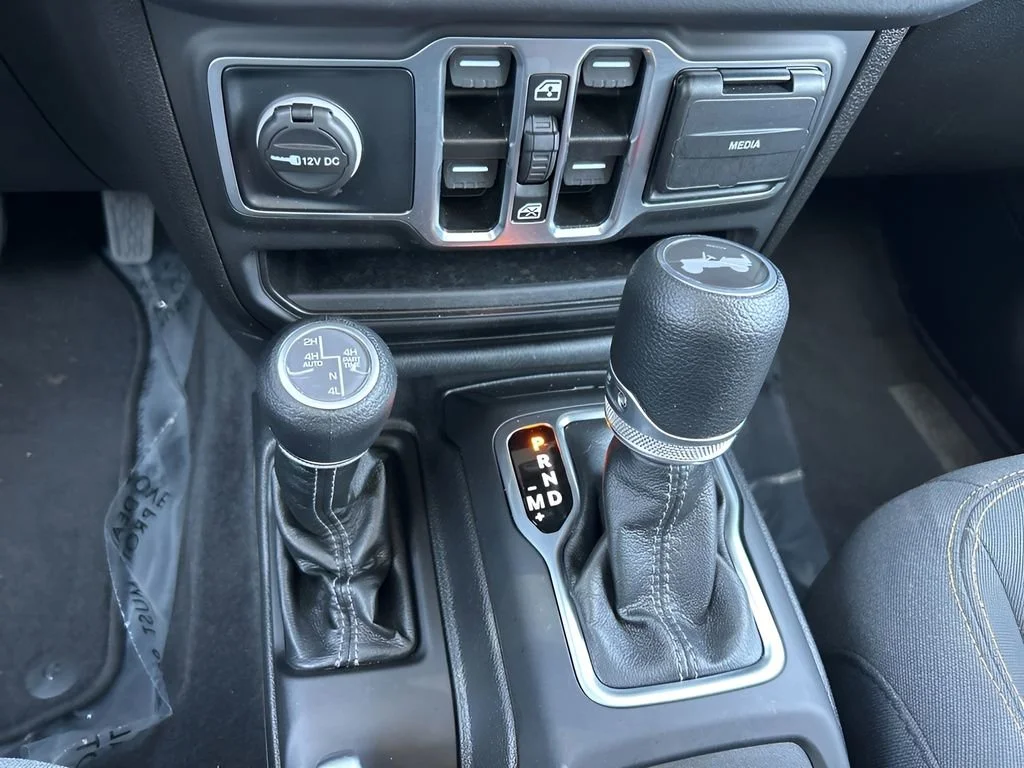 Used 2025 White Jeep Sahara image 18