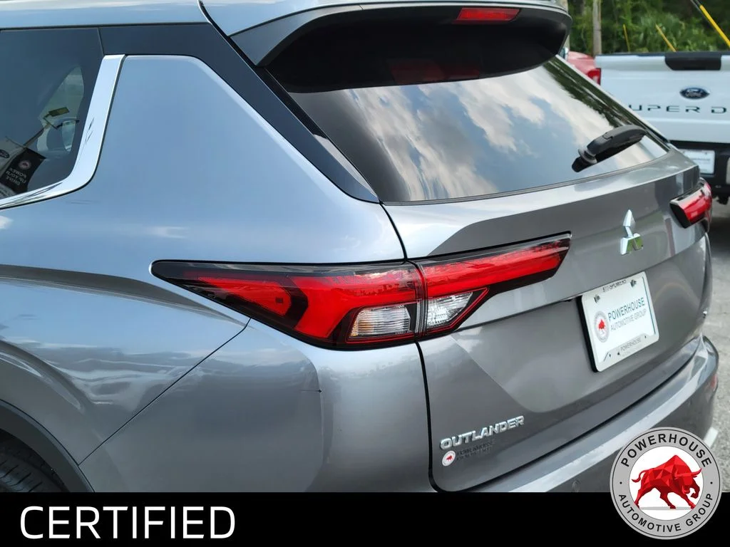 Used 2024  Mitsubishi SE image 12