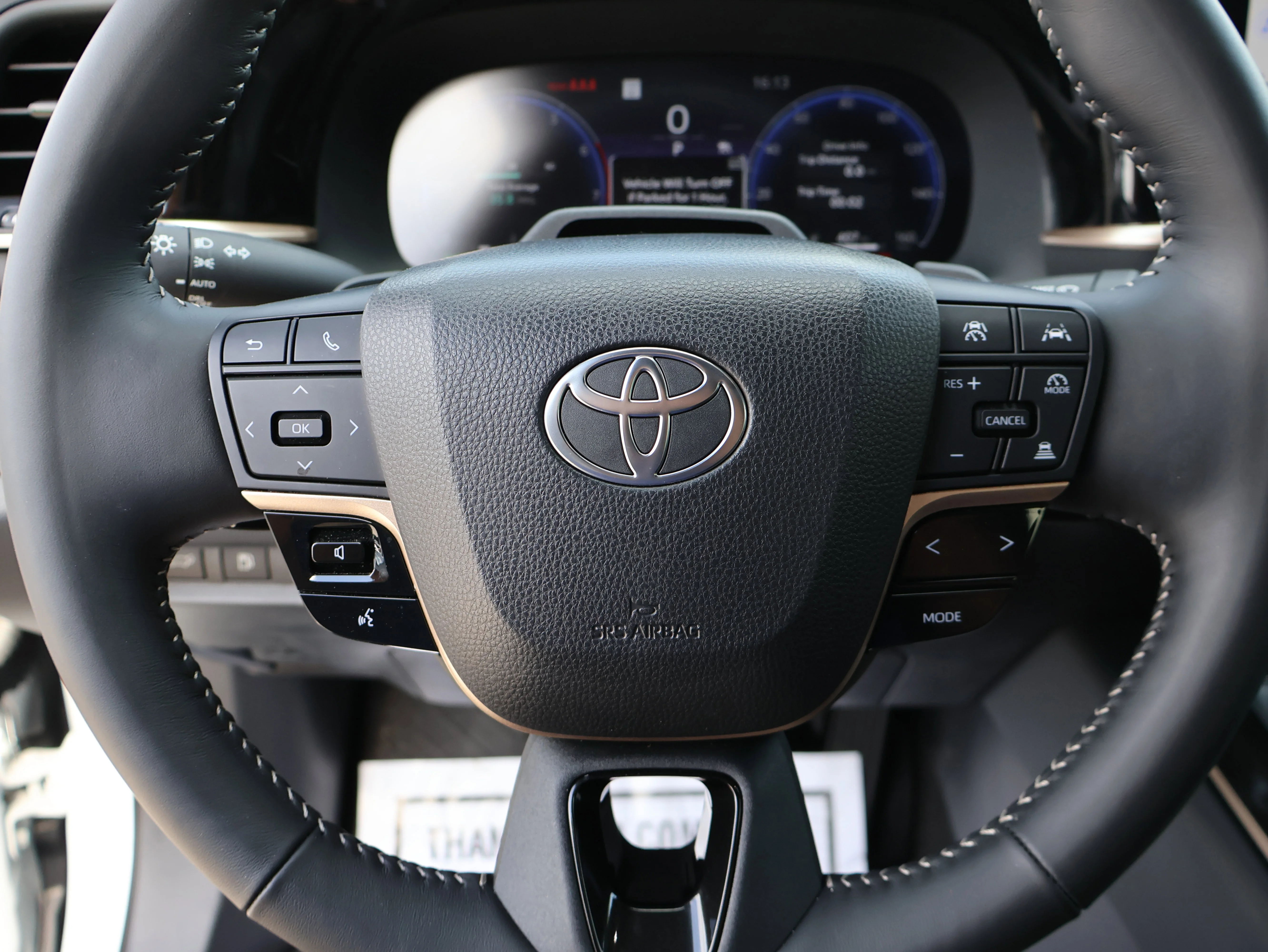 Used 2025 Oxygen White Toyota Limited image 39