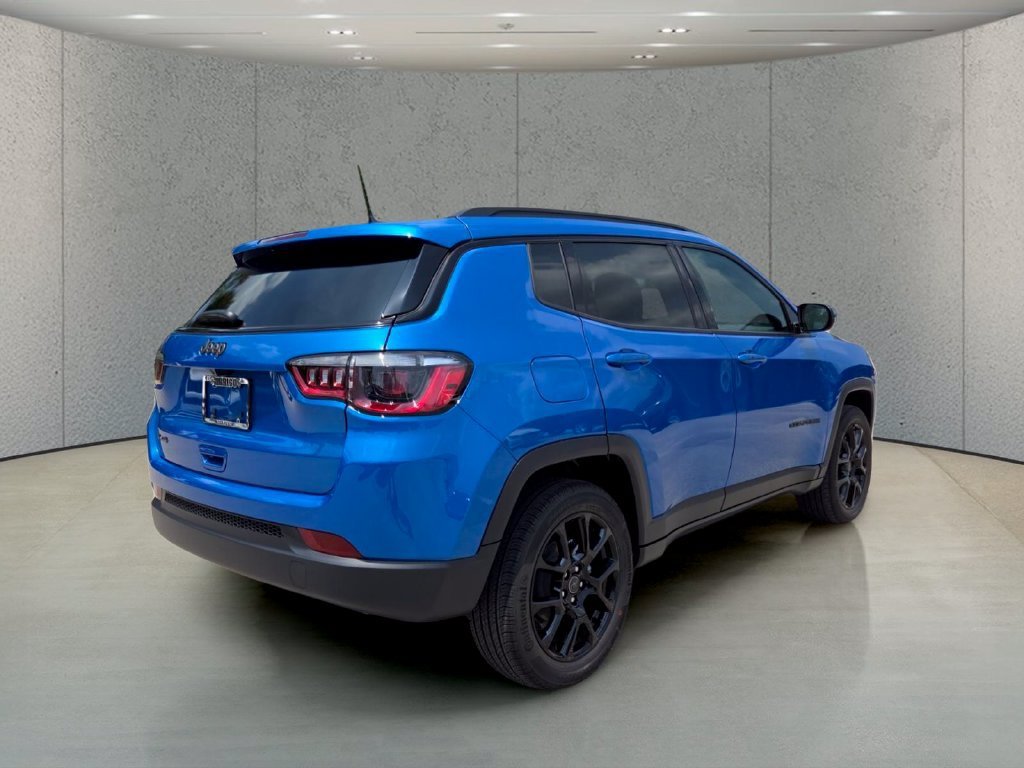 New 2026 Hydro Blue Pearl-Coat Exterior Paint Jeep Latitude Altitude image 4
