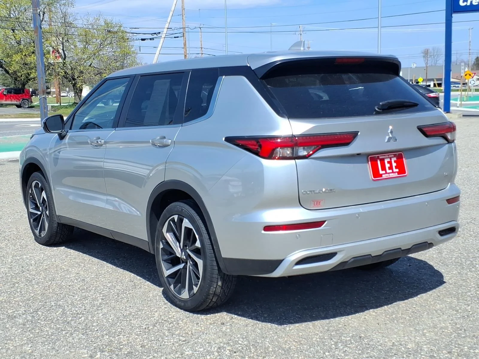 Used 2024 Silver Alloy Mitsubishi SE image 7