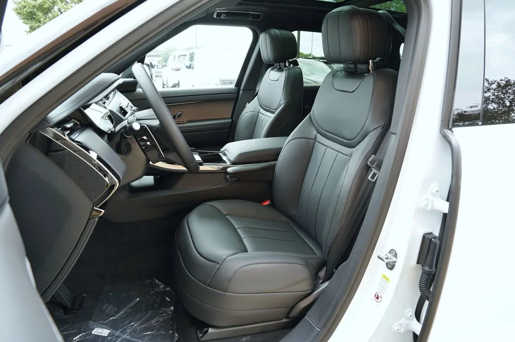 New 2026 Fuji White Land Rover SE image 13