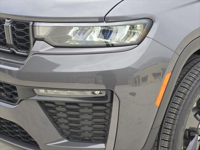New 2026 Baltic Gray Metallic Clear-Coat Exterior Paint Jeep Limited image 7