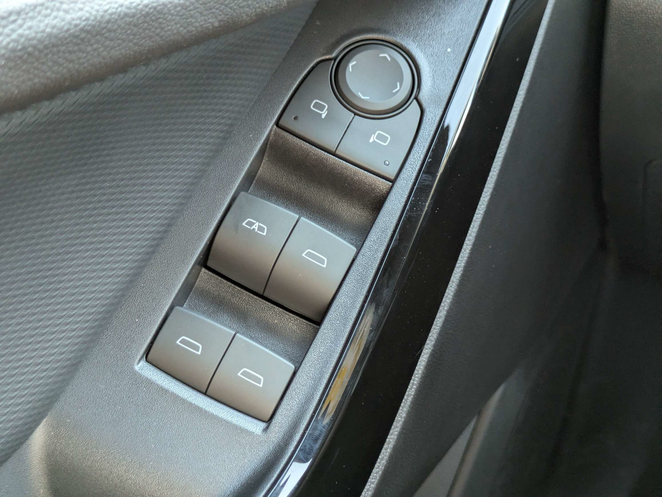 New 2027 Sterling Gray Metallic Chevrolet LT image 25