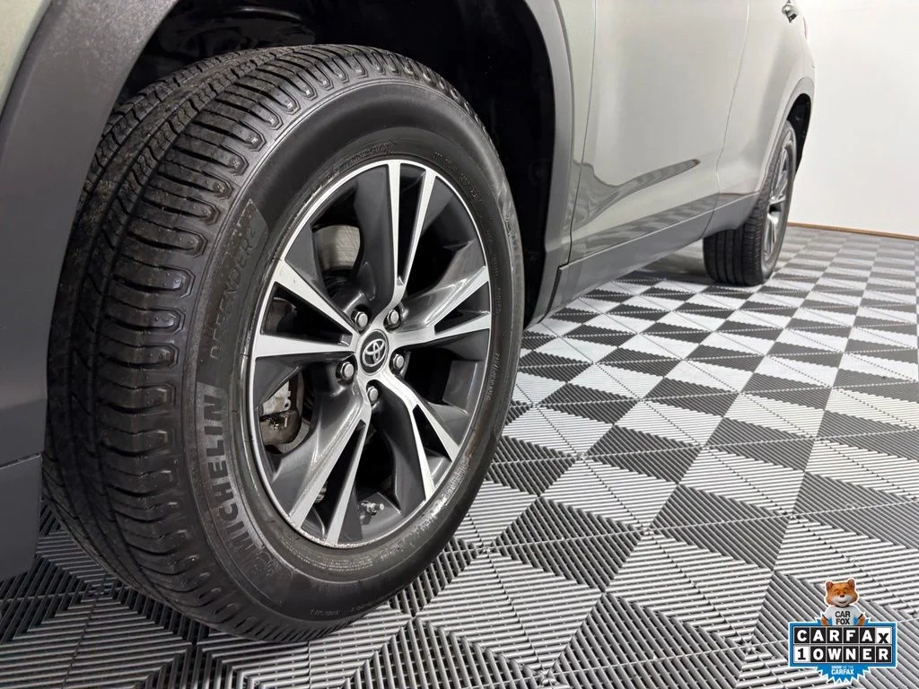 Used 2019 Green Toyota LE image 14