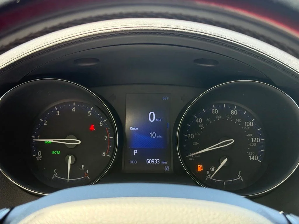 Used 2018 White Toyota XLE Premium image 29
