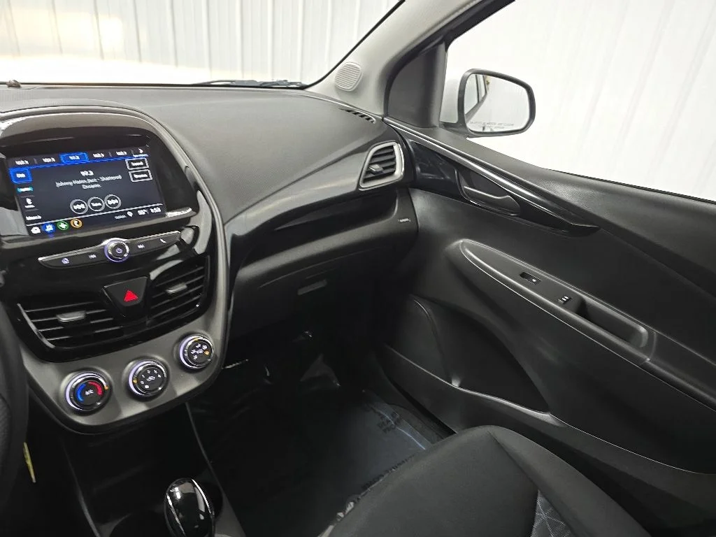 Used 2020 Summit White Chevrolet 1LT image 25