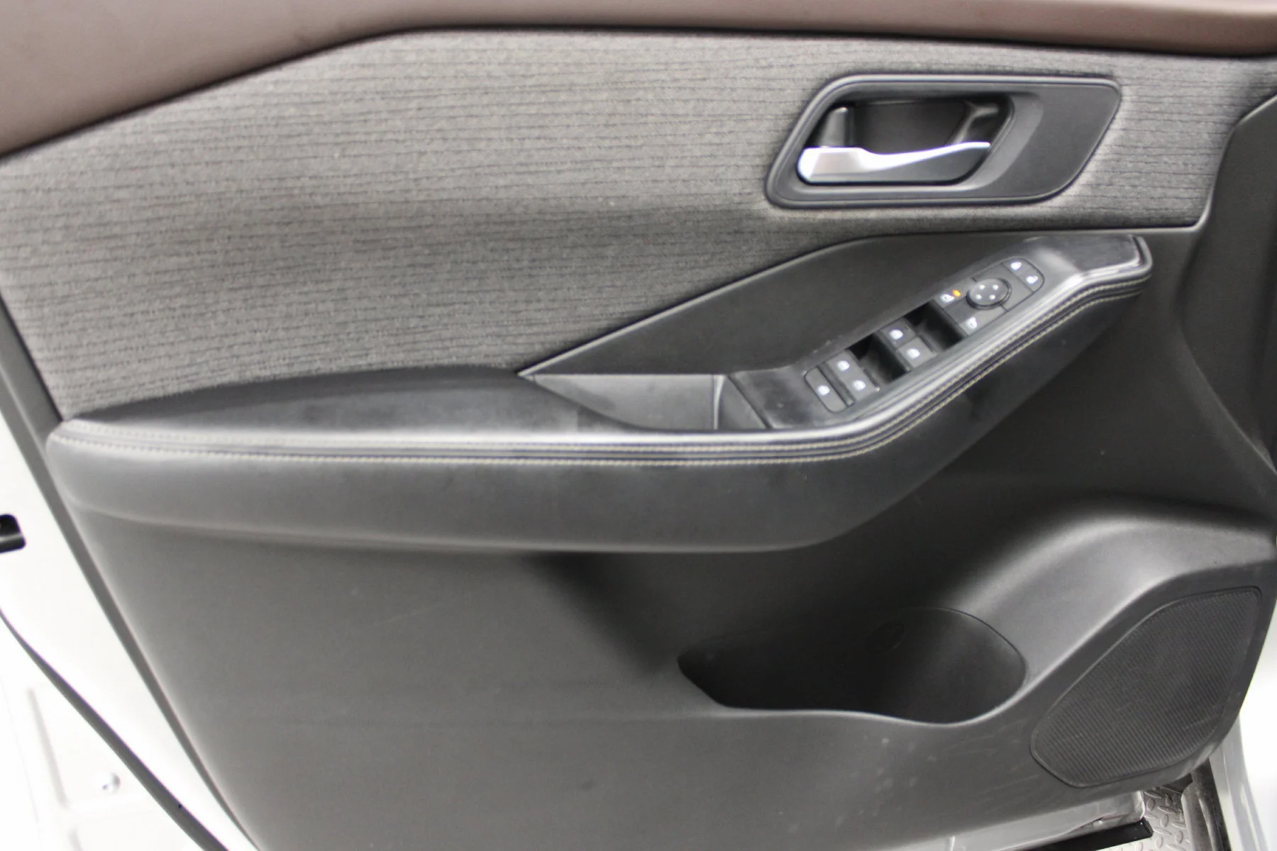 Used 2023 Brilliant Silver Metallic Nissan AWD SV image 13