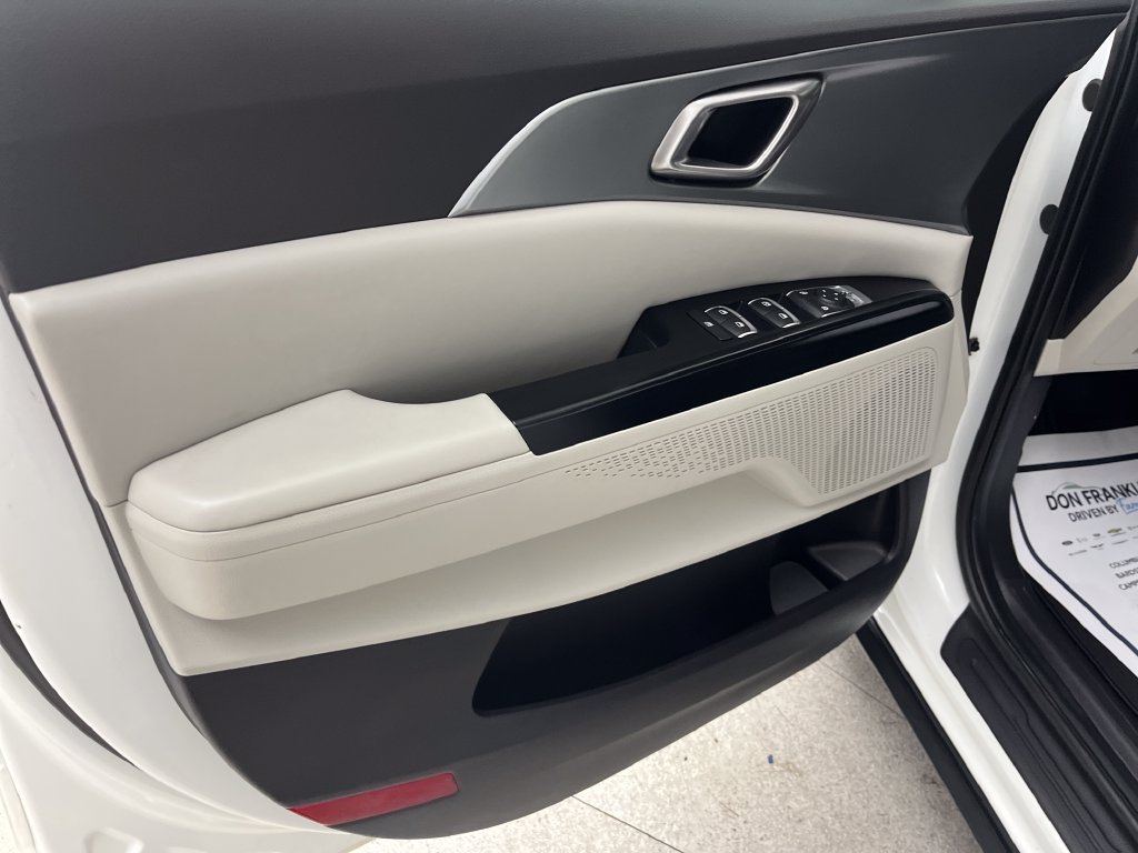 Used 2023 White Kia LX image 11