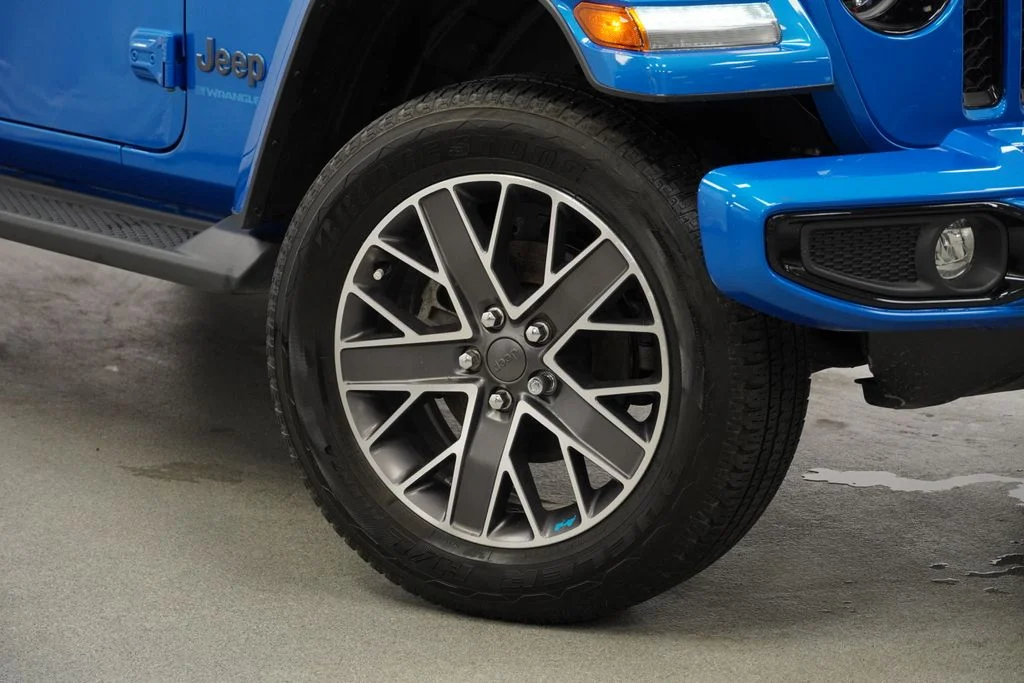 Used 2023 Blue Jeep High Altitude 4xe image 4