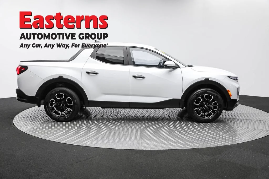Used 2022 White Hyundai SEL image 4