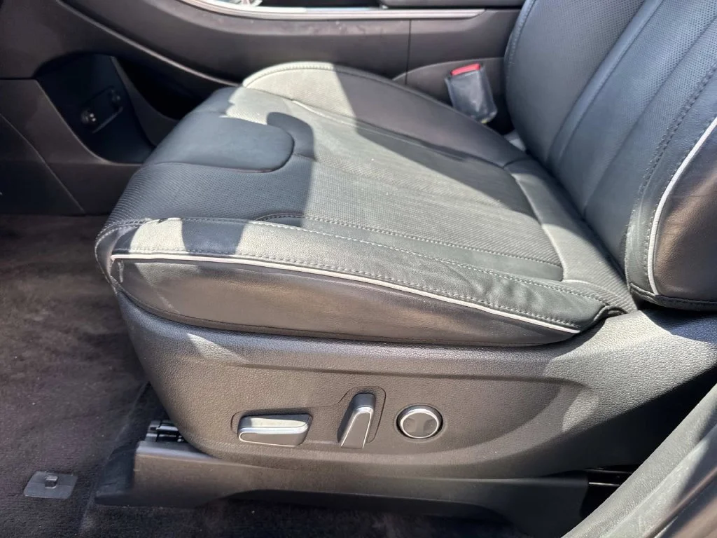 Used 2025 Gray Hyundai SEL image 30