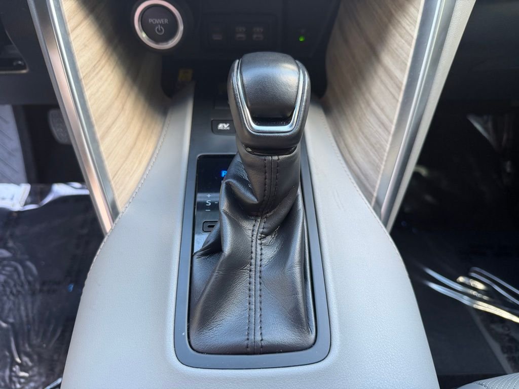 2024 Toyota Venza Limited - Photo 28