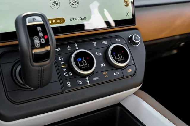 New 2026 Fuji White Land Rover S image 32