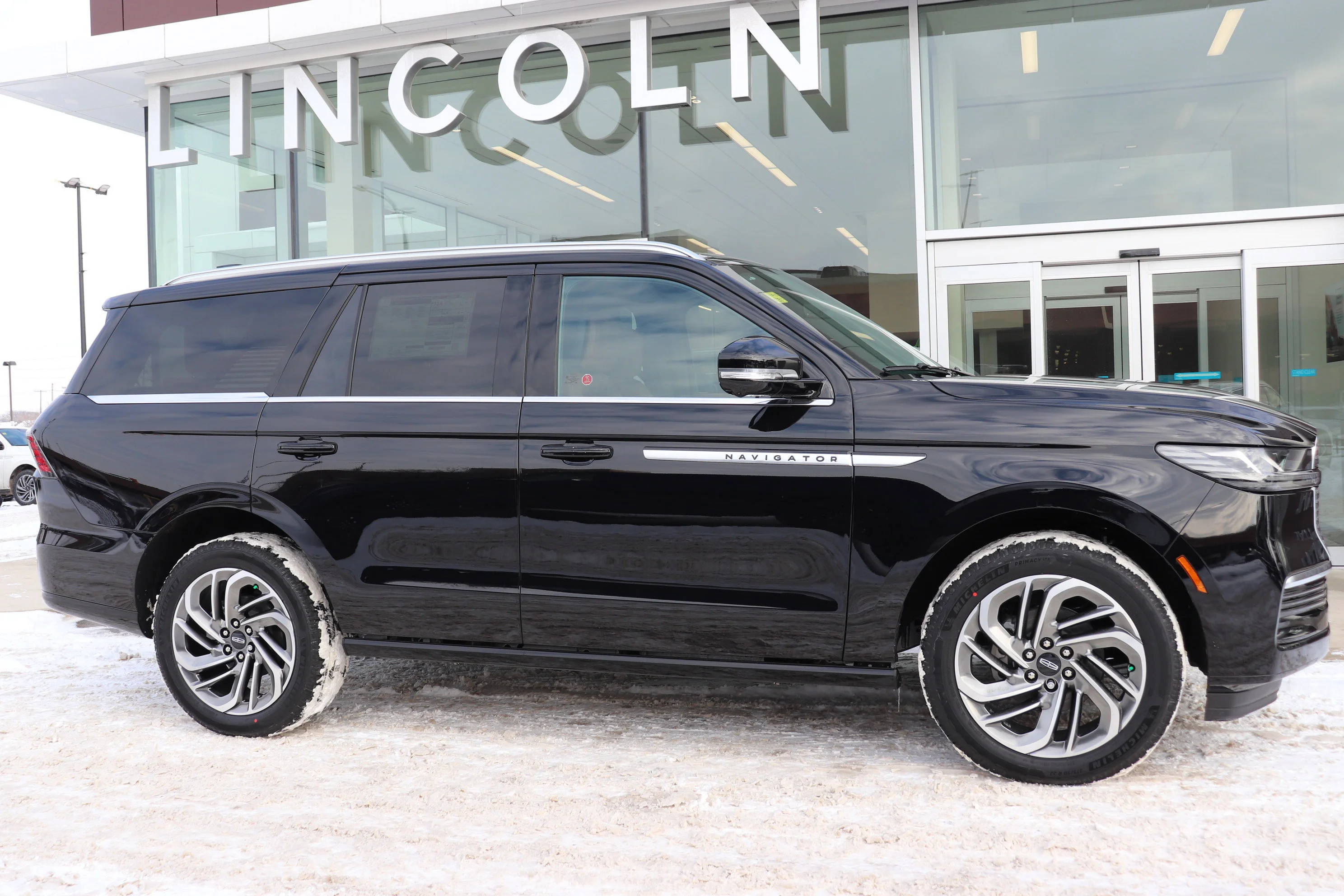 New 2026 Infinite Black Metallic Clearcoat Lincoln Reserve image 3