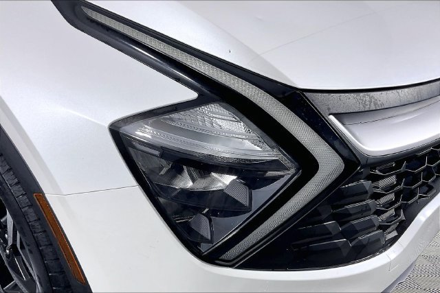 Used 2023 White Kia LX image 28