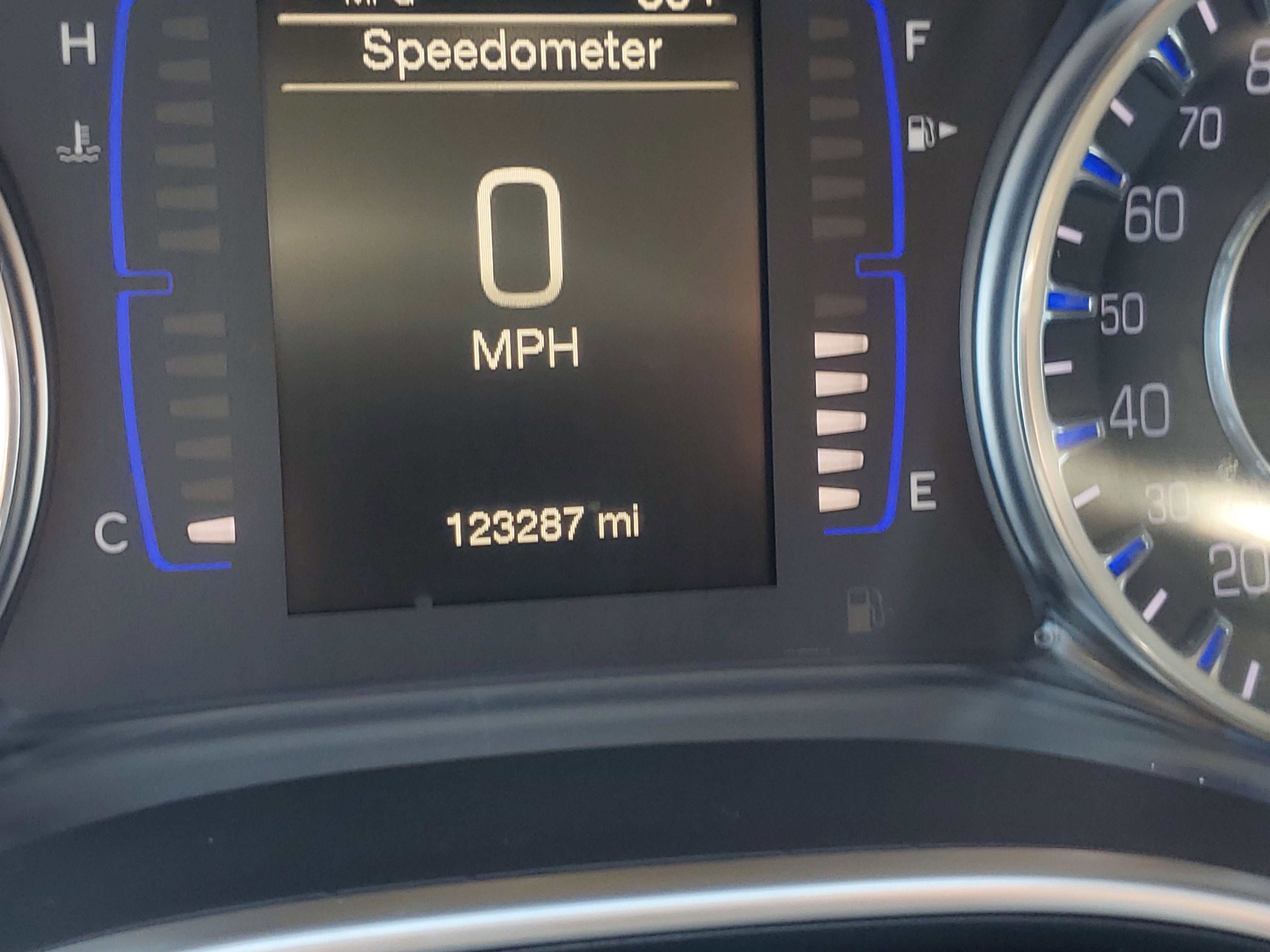 Used 2016 Bright White Clearcoat Chrysler LX image 4