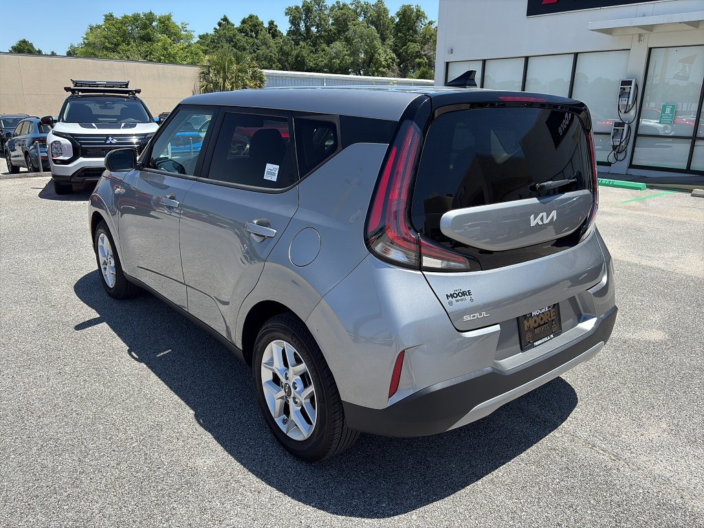 Used 2024 GRAY Kia LX image 6