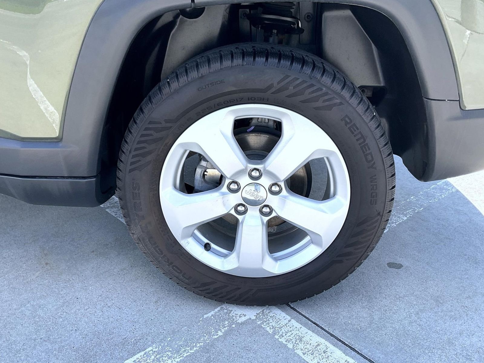 Used 2018 Green Jeep Latitude image 22