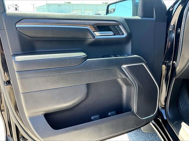 Used 2022 Black Chevrolet LT image 9