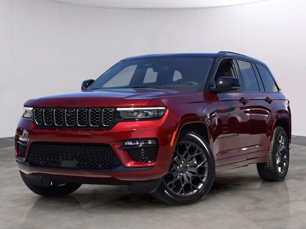 Used 2025 Velvet Jeep Summit image 1