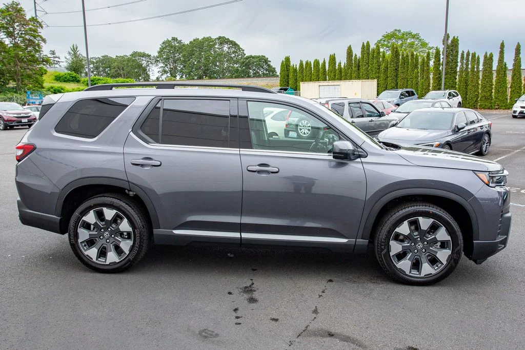 New 2026 Modern Steel Metallic Honda Touring image 5